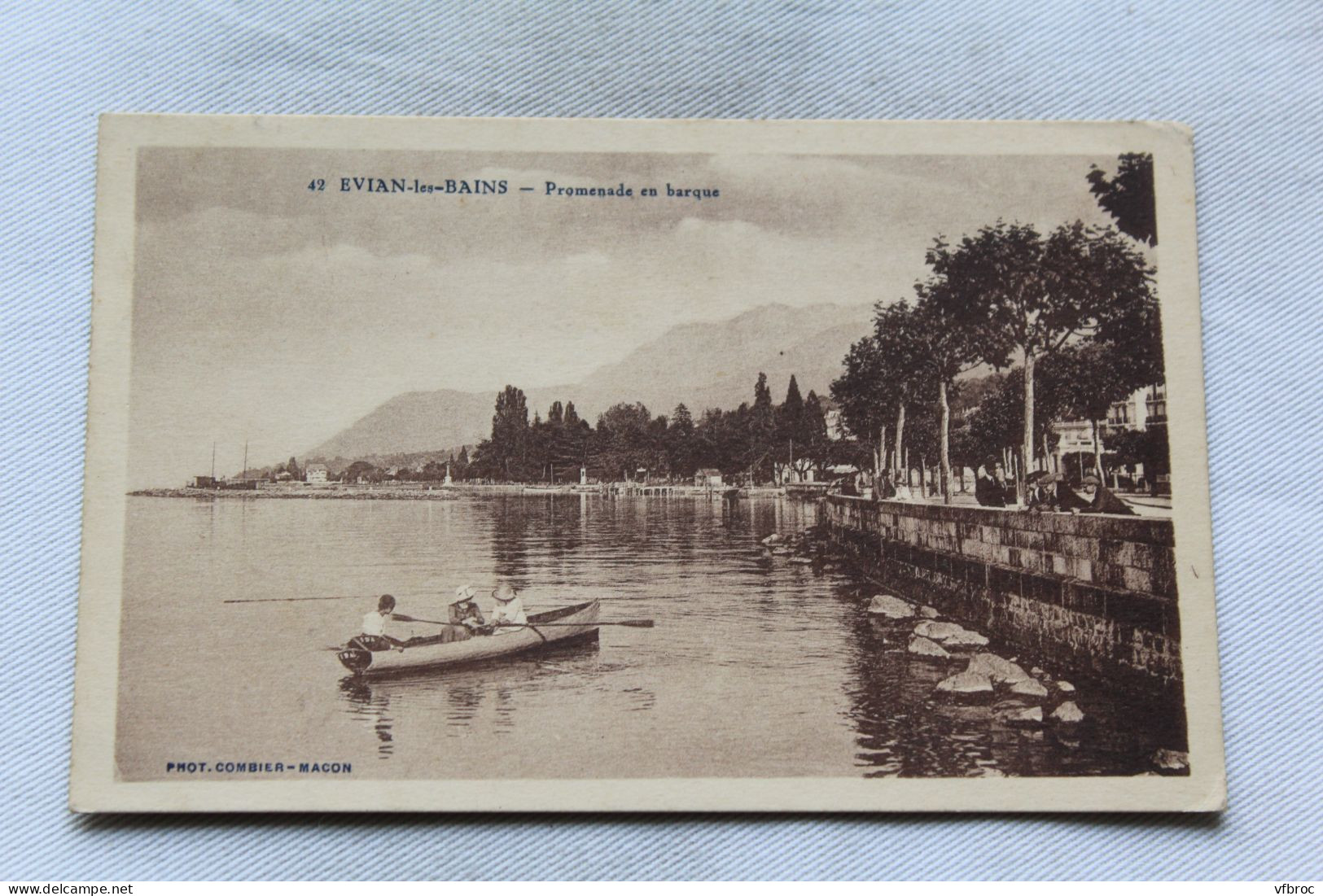 Cpa 1930, Evian les bains, promenade en barque, Haute Savoie 74