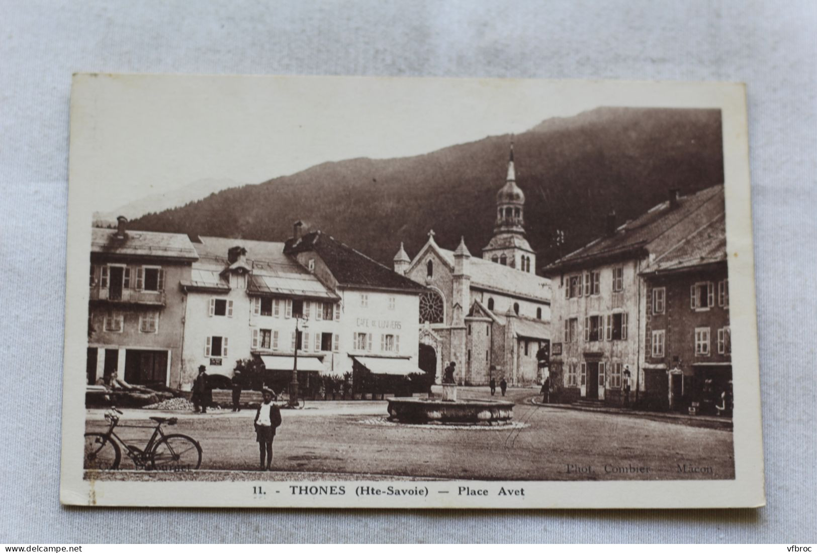 Cpa 1933, Thônes, place Avet, Haute Savoie 74
