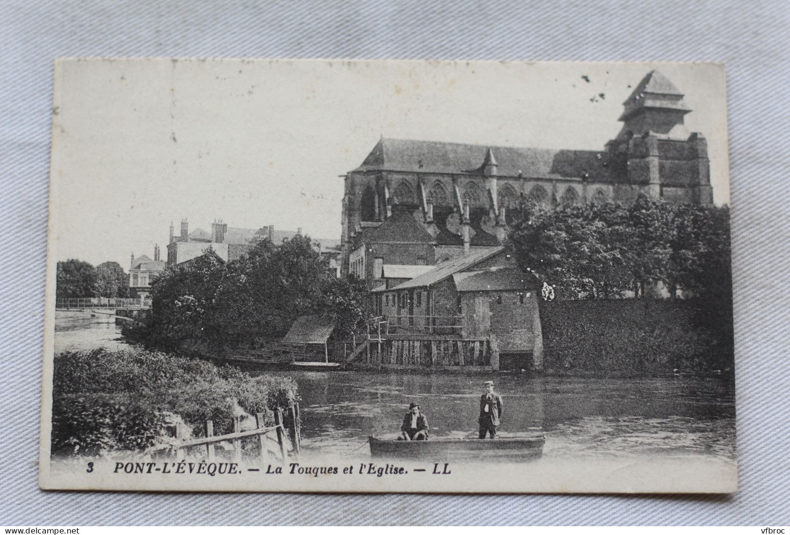 Cpa 1934, Pont l'Evêque, la Touques et l'église, Calvados 14