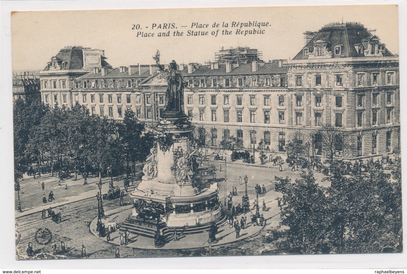 CPA 20. Paris Place de la République Place and the statue of the republic circulée écrite