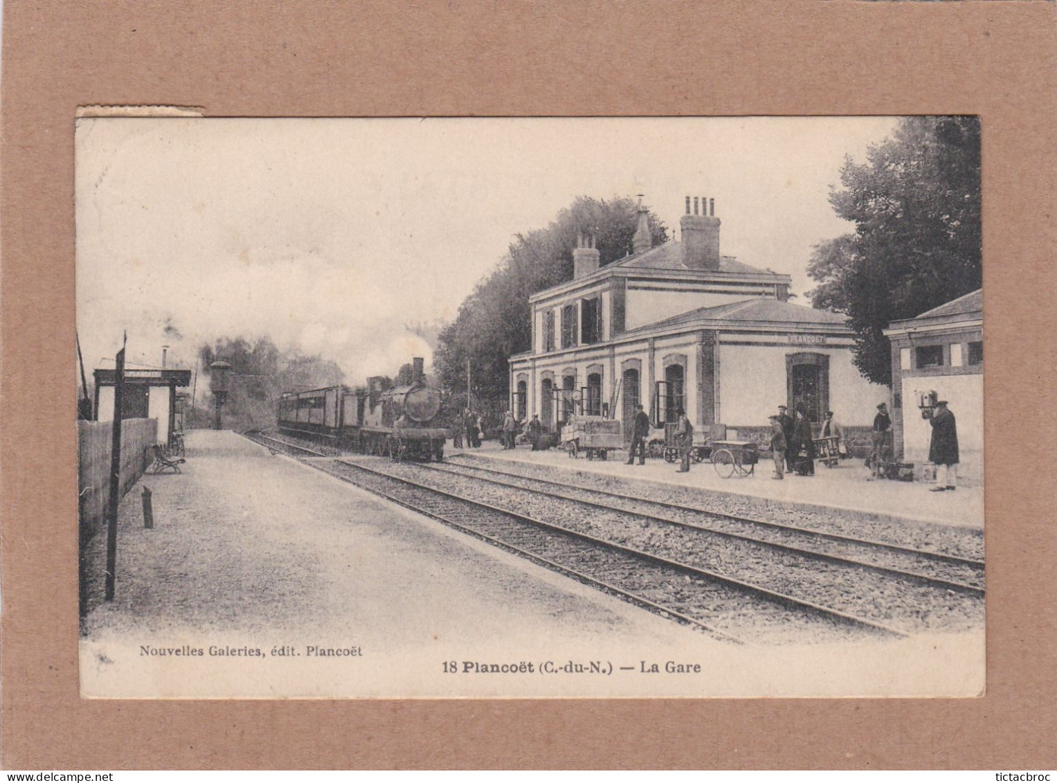 CPA 22 Plancoët la gare Nouvelles Galeries Edit. Plancoët