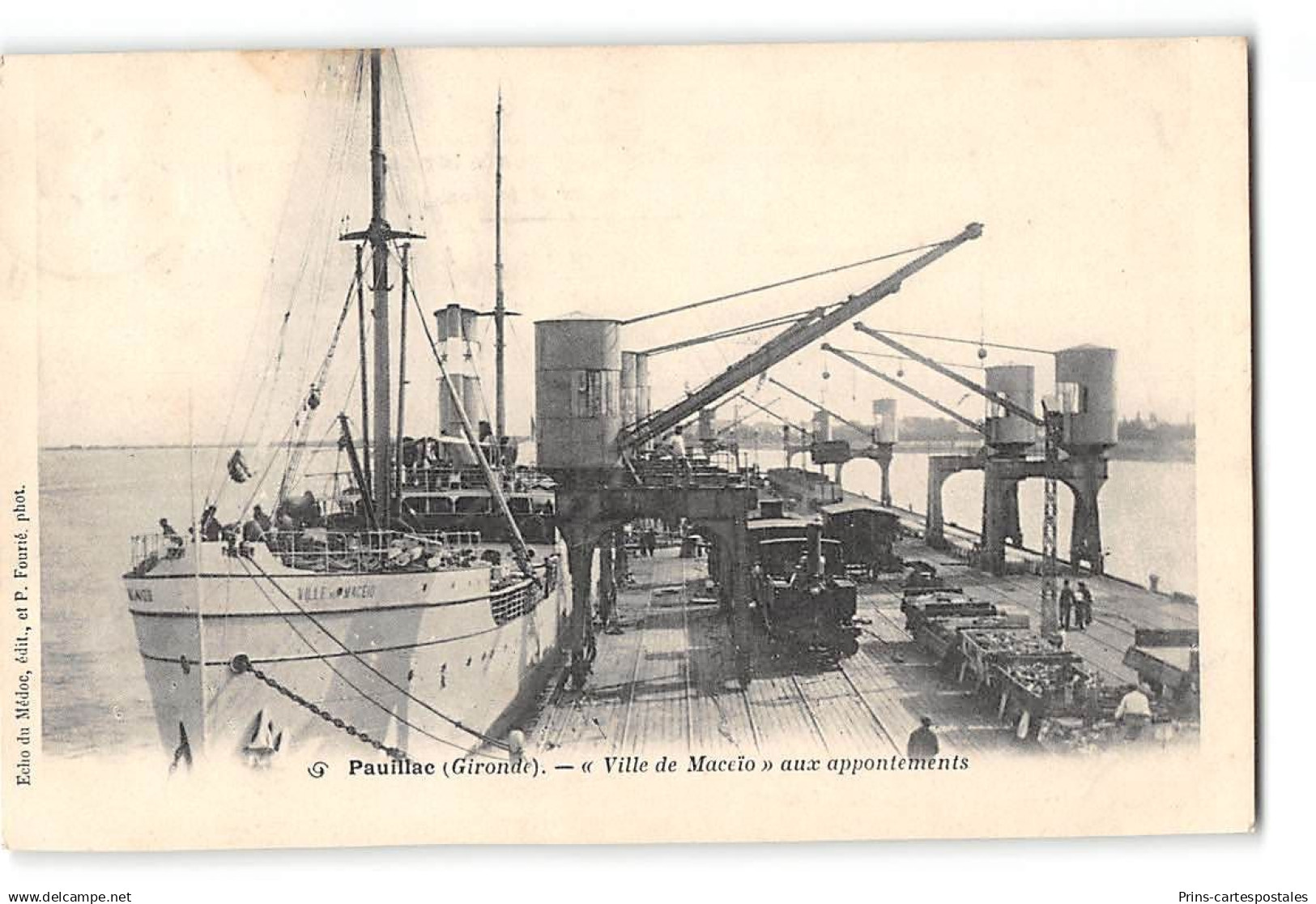 CPA 33 Pauillac ville de Maceio aux appontements et le train