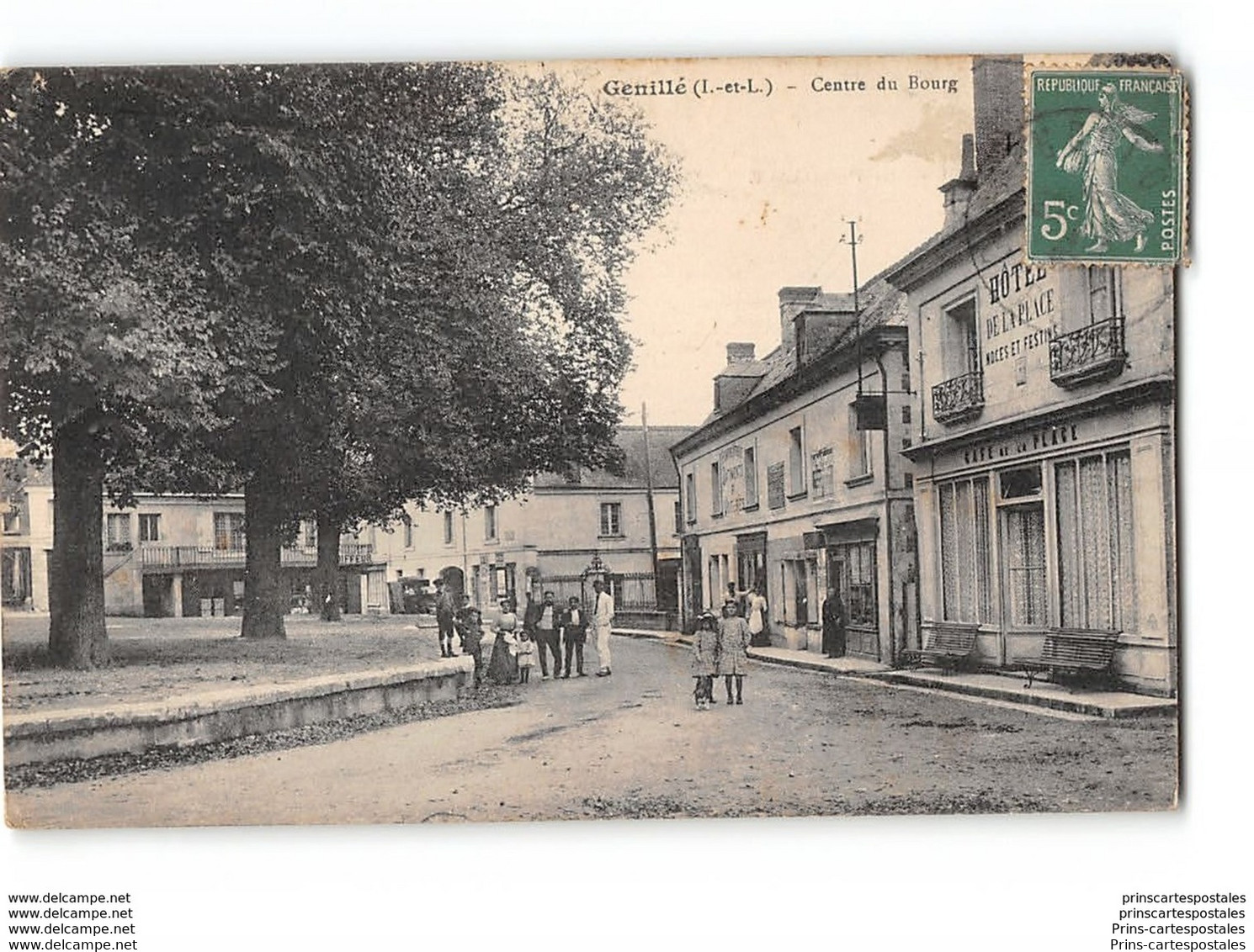 CPA 37 Genillé centre du bourg