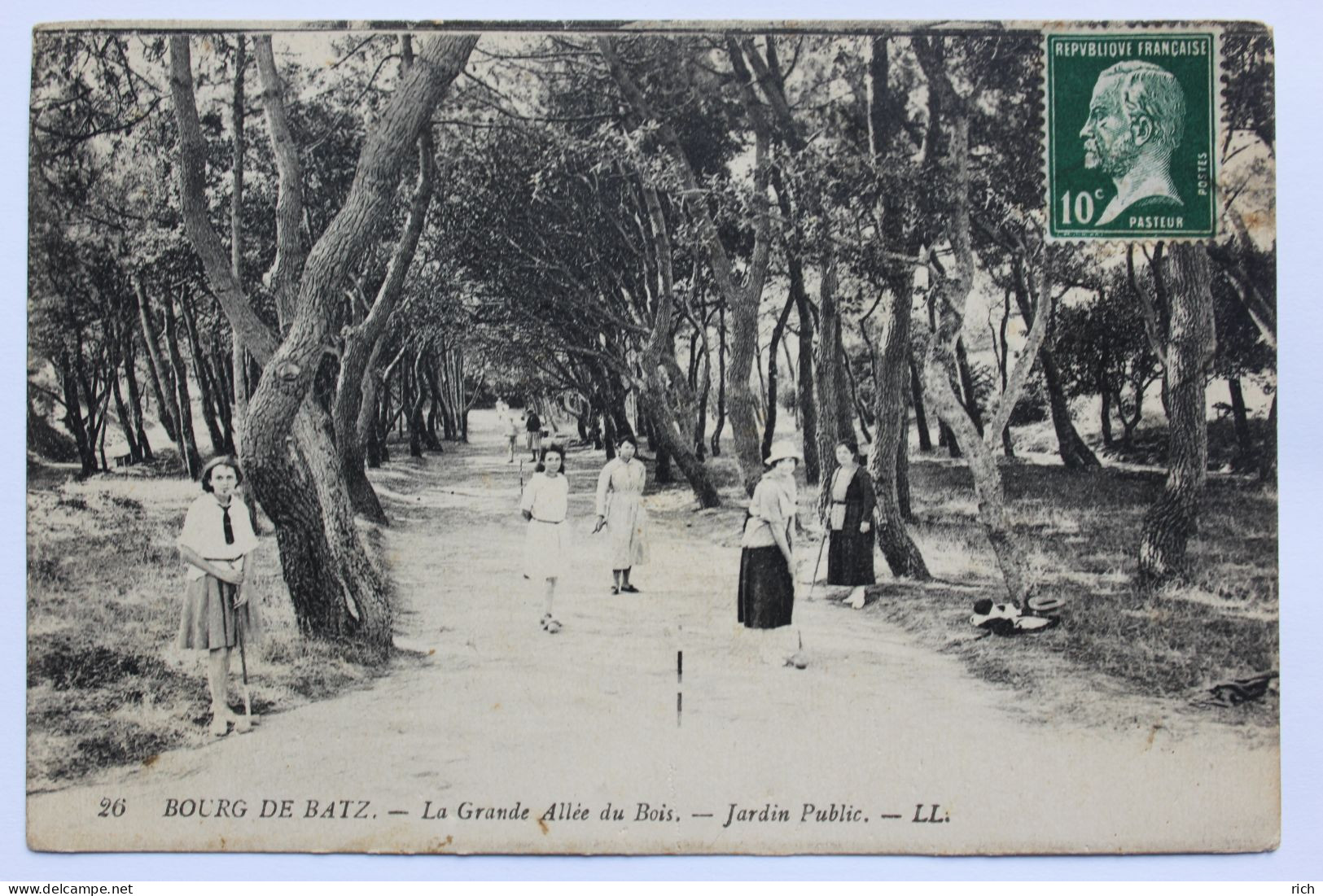 CPA  [44] Loire Atlantique > Batz-sur-Mer (Bourg de B.) - La Grande allée du Bois - Jardin Public