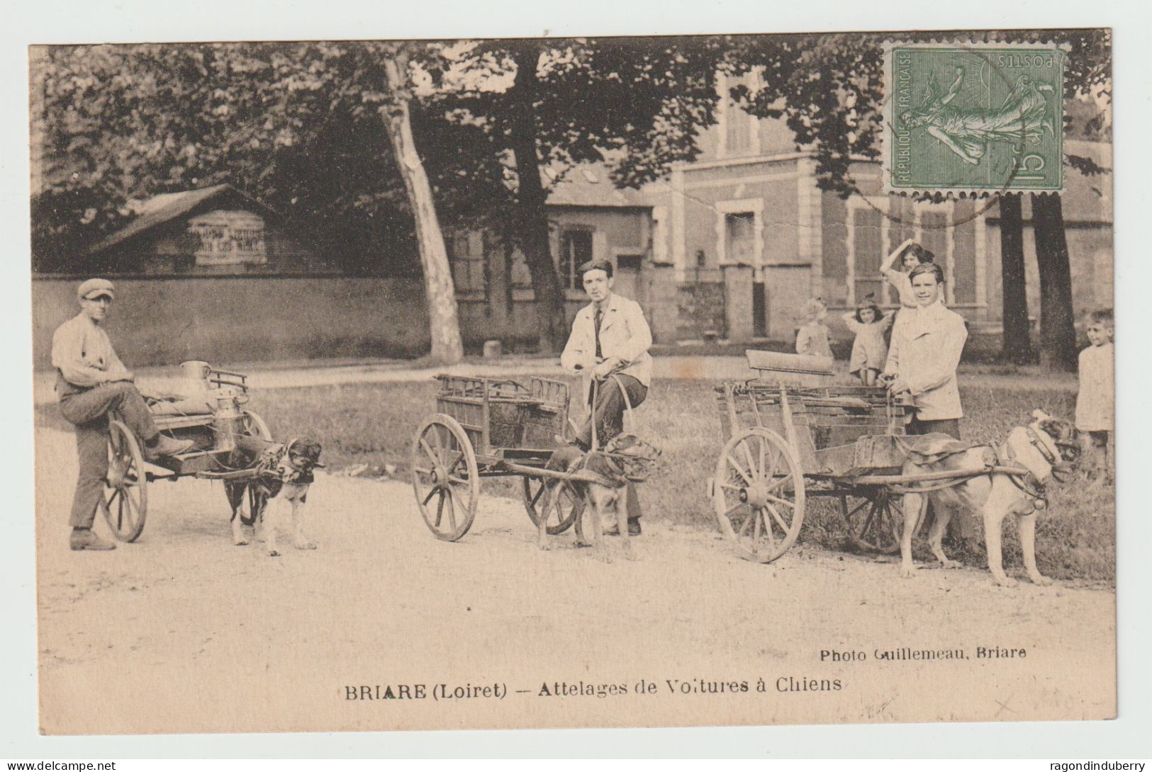 CPA - 45 - BRIARE (Loiret) - Attelages de Voitures à Chiens - voy en 1924 - Photo Guillemeau à Briare