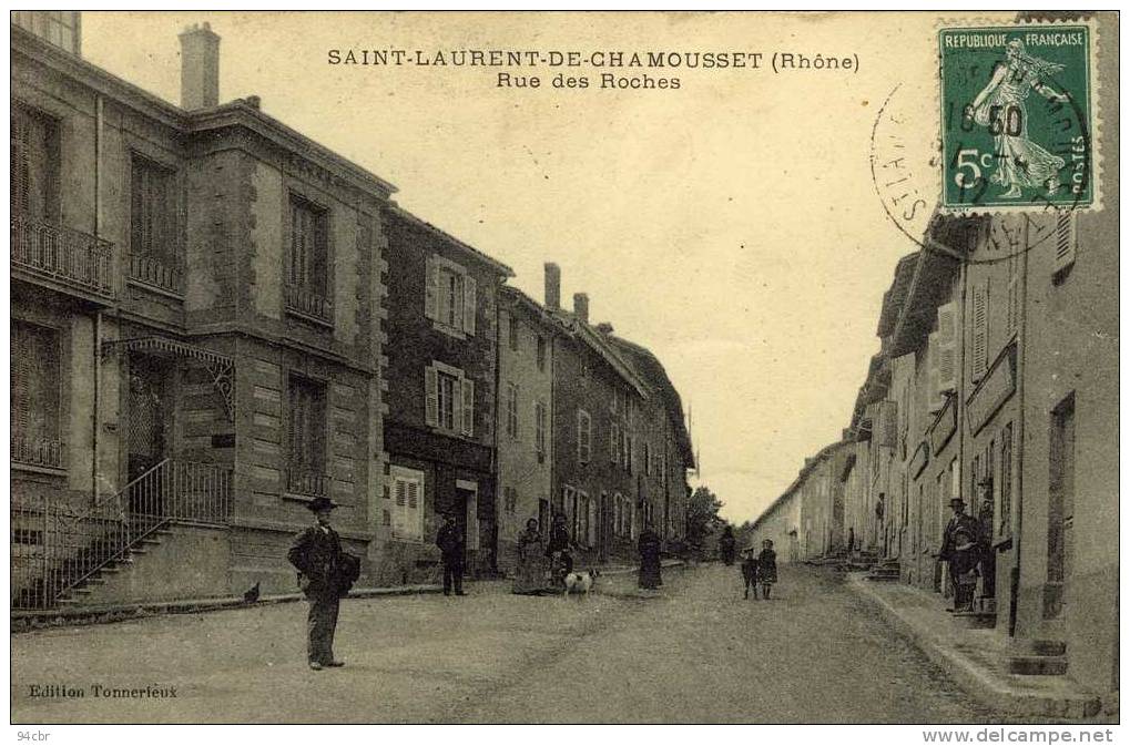 CPA(69)  SAINT LAURENT DE CHAMOUSSET rue des roches (etat moyen)