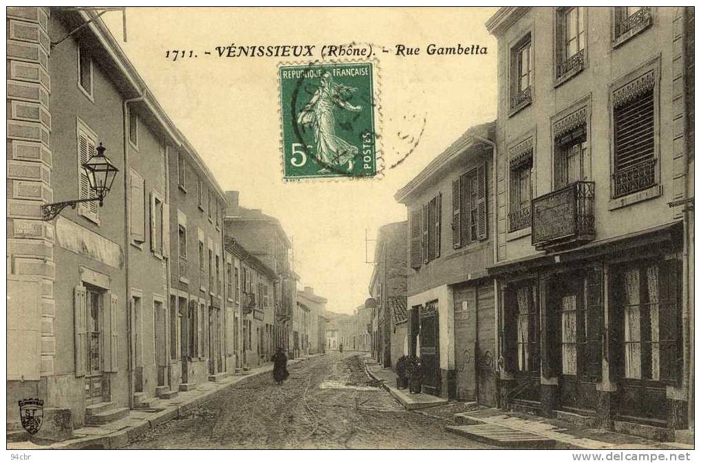 CPA(69)      VENISSIEUX rue gambetta