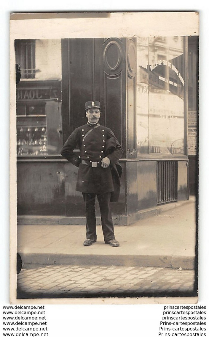 CPA 75 Carte Photo d'un Policier du 6 eme arrondissement