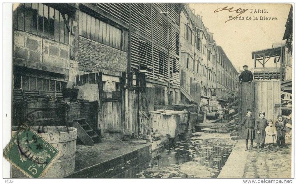 CPA (  75 ) PARIS 13e ou 5e  bords de la bievre