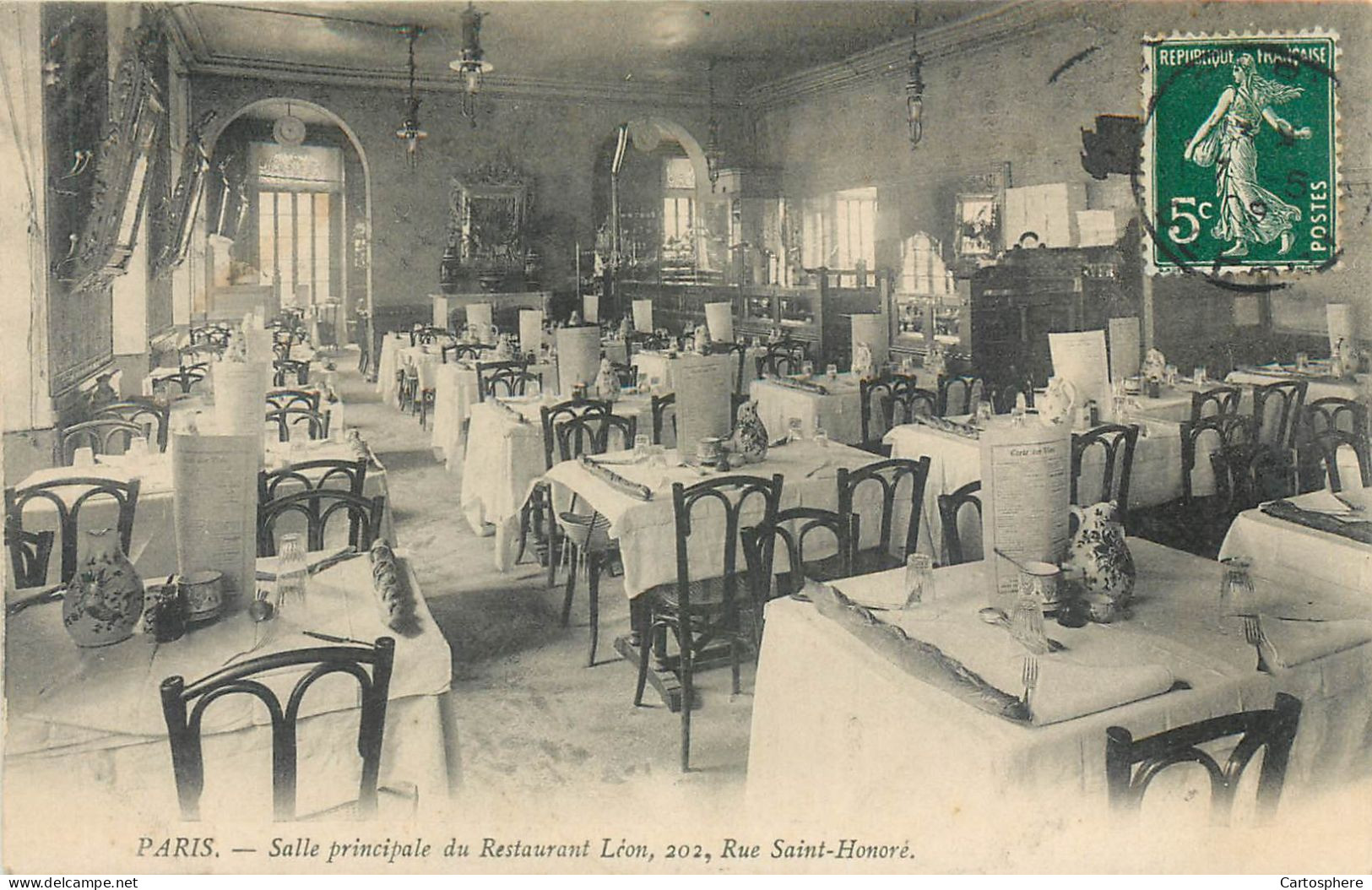 CPA 75 Paris Cafés, hôtels, restaurants Salle Principale du Restaurant Léon 202 Rue Saint Honoré 75001