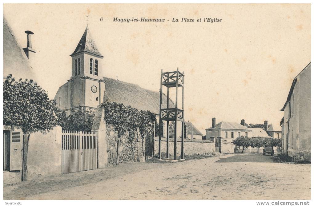 ( CPA 78 )  MAGNY LES HAMEAUX  /  La Place et L' Eglise  -