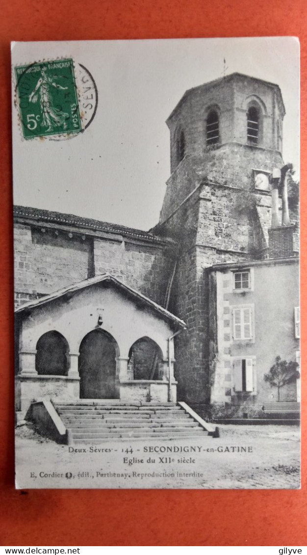 CPA (79) Secondigny en Gâtine.  Eglise.     (2A.n°1136)