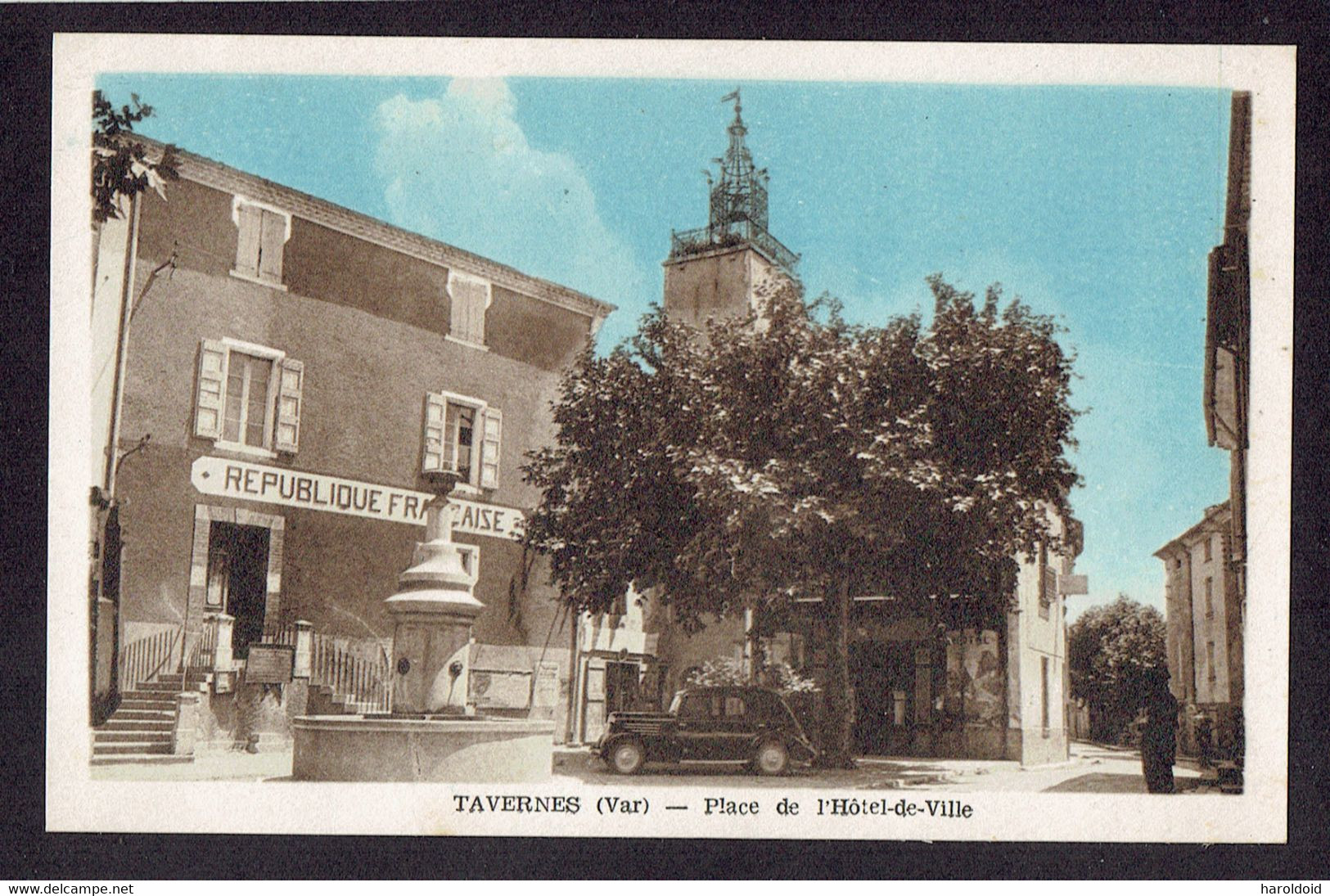 CPA 83 - TAVERNES - PLACE DE L'HOTEL DE VILLE COULEUR