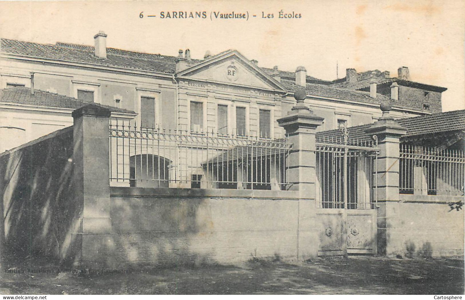 CPA 84 Vaucluse SARRIANS Les Ecoles