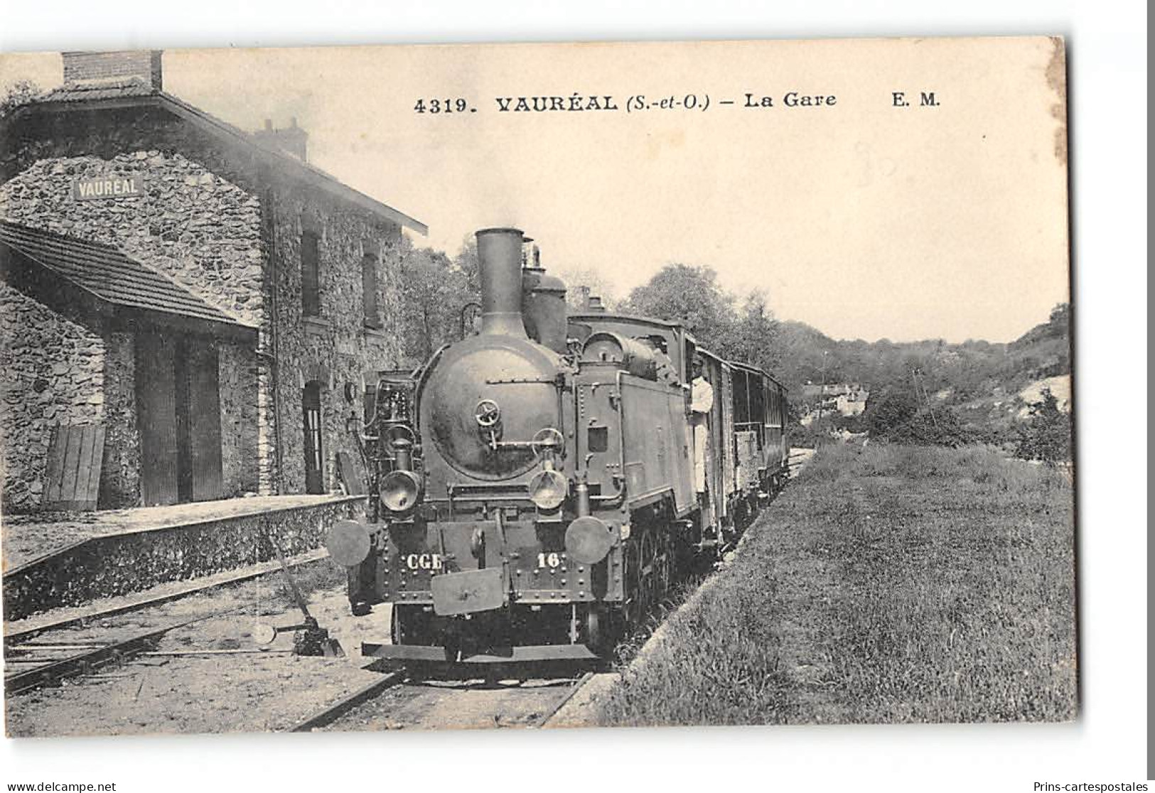 CPA 95 Vaureal la gare et le train tramway