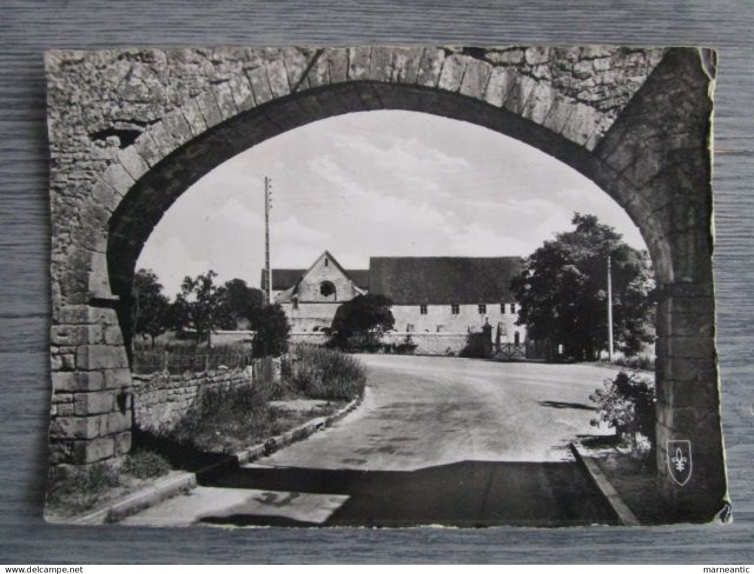 Cpa Abbaye de Noirlac (18) arrivée a l'abbaye