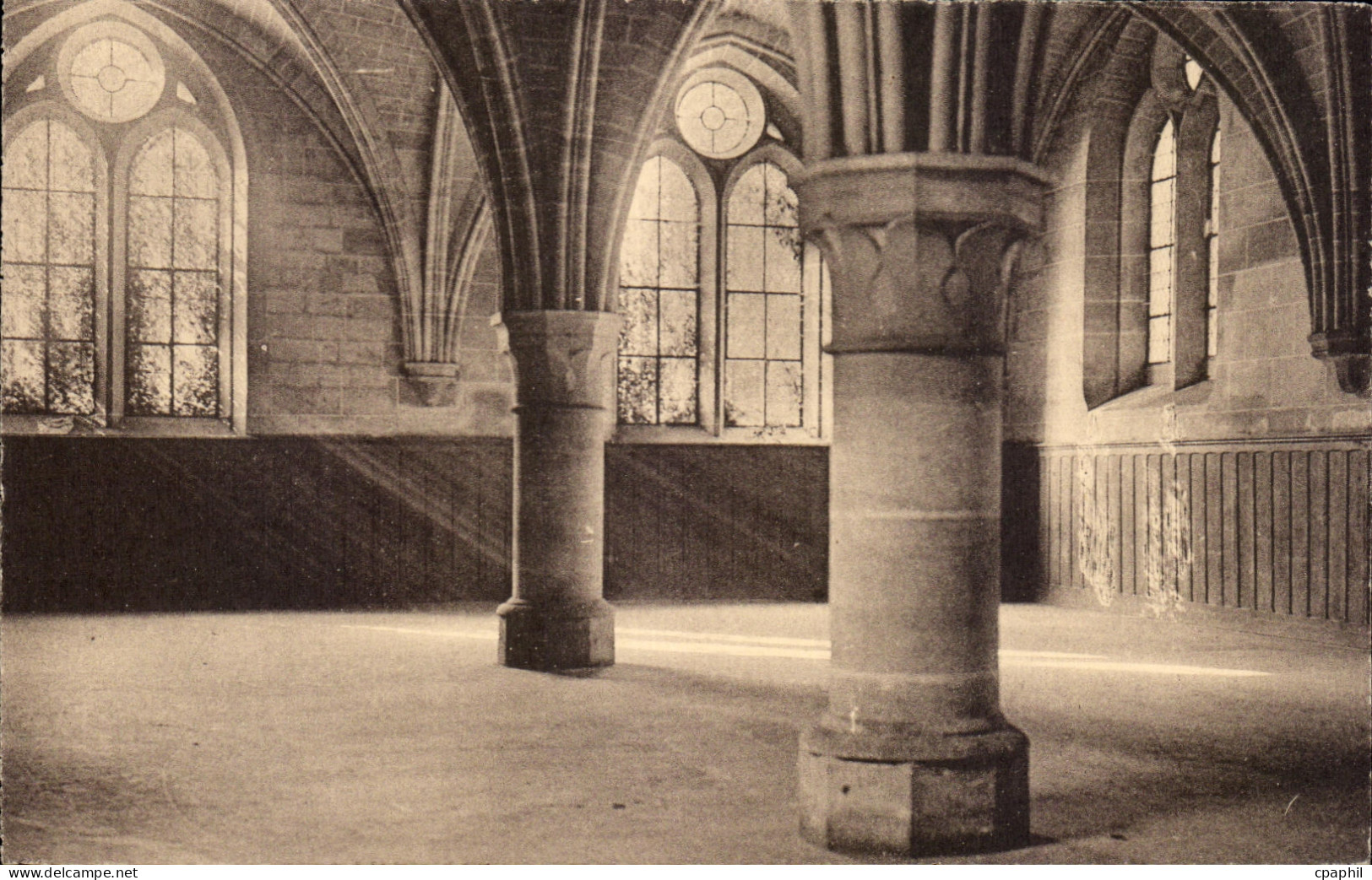 CPA Abbaye de Royaumont Asnieres sur Oise Salie dans la Maison des Hotes