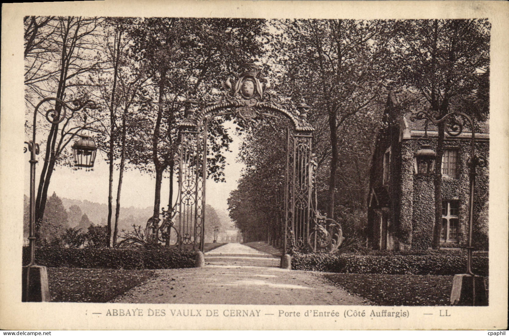 CPA Abbaye des Vaulx de Cernay Porte d'entree Cote Auffargis