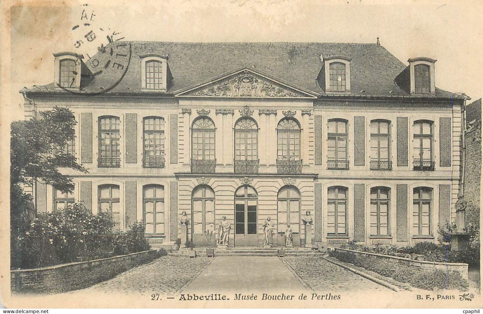 CPA Abbeville Musee Boucher de Perthes
