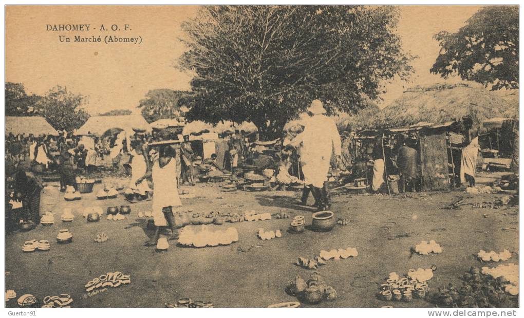 ( CPA AFRIQUE )  DAHOMEY  /  Un Marché ( Abomey ) ( défaut léger pliage )