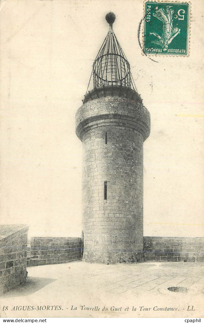 CPA Aigues-Mortes La Tourelle du Gael et la Tour Constance