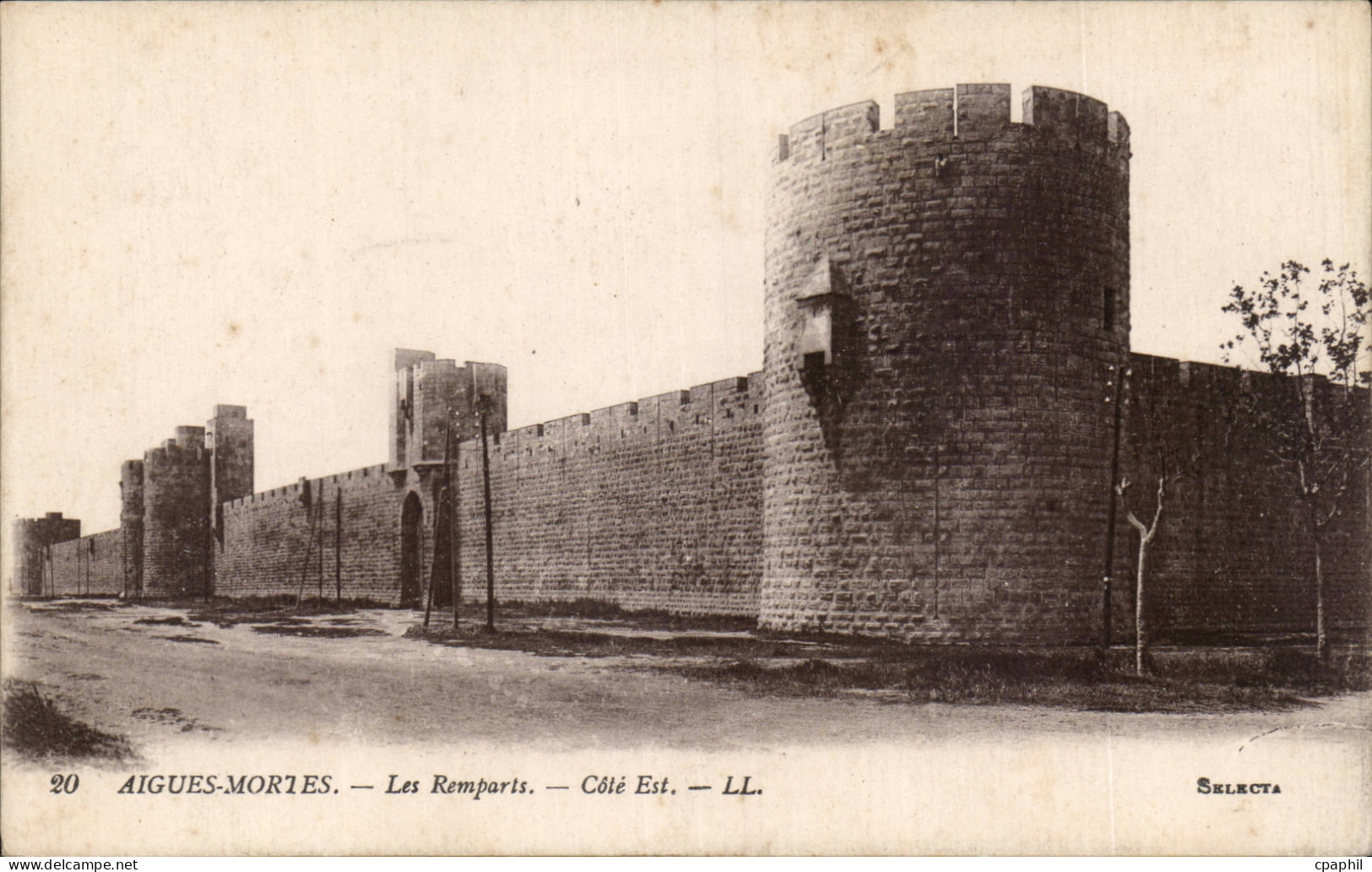 CPA Aigues Mortes Les remparts Cote Est