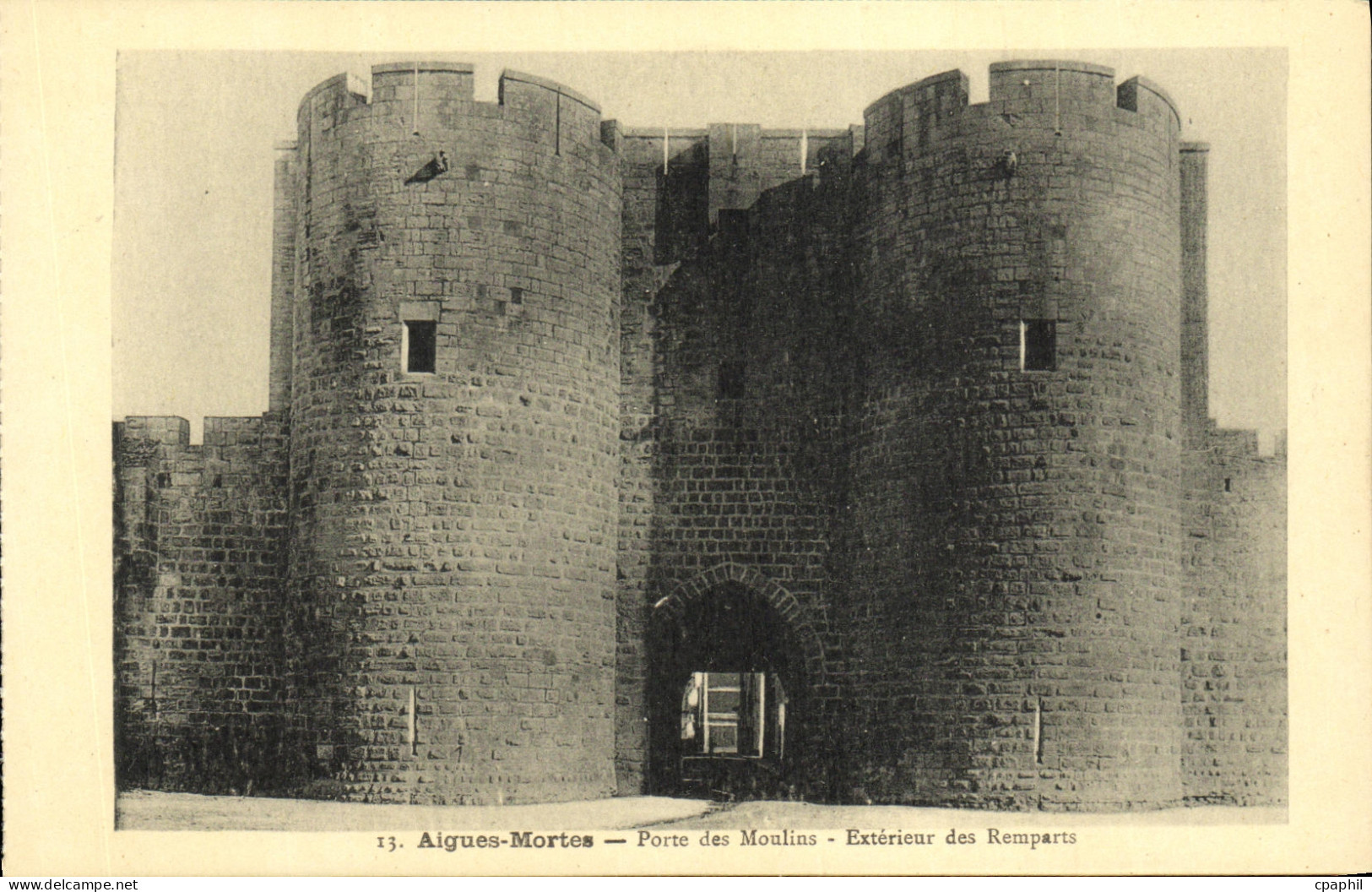 CPA Aigues Mortes Porte des Monlins Exterieur des Remparts