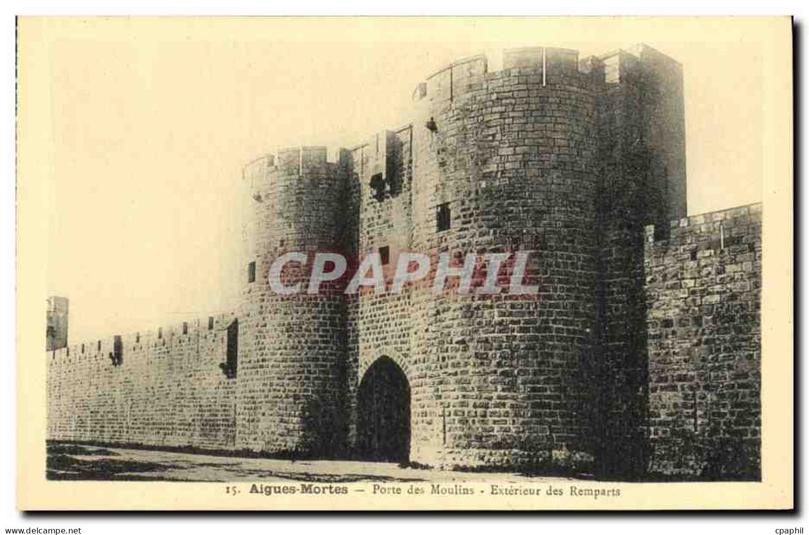 CPA Aigues Mortes Porte des Monlins Exterieur des Remparts