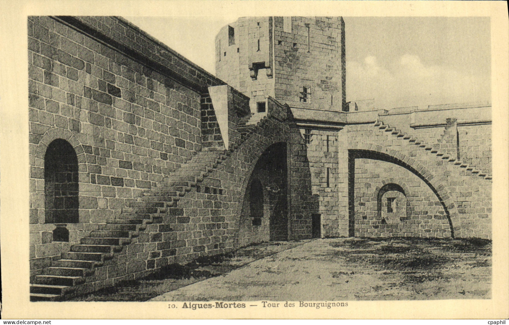 CPA Aigues Mortes Tour des Bourguignons