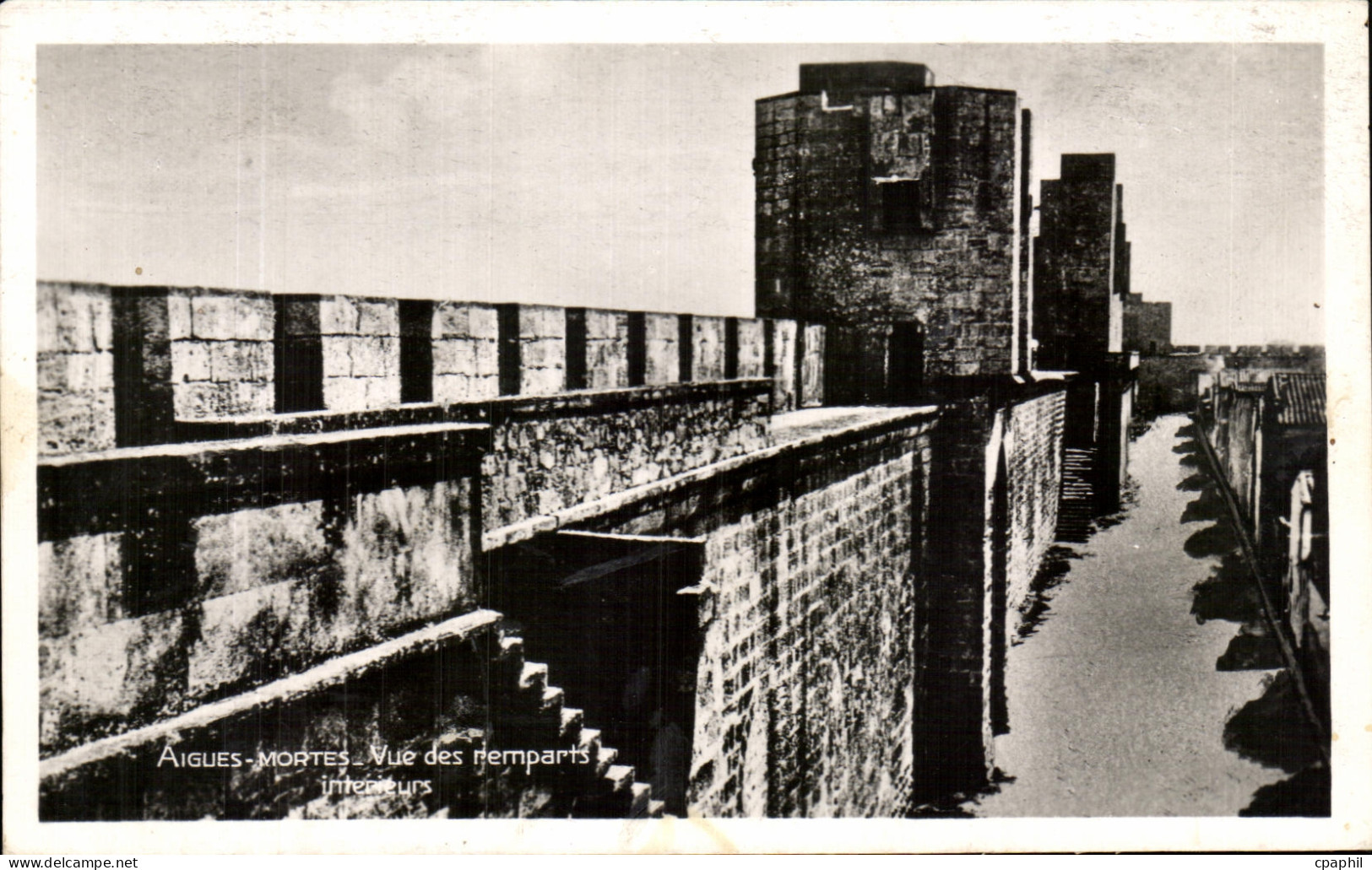 CPA Aigues Mortes Vue des remparts interieurs