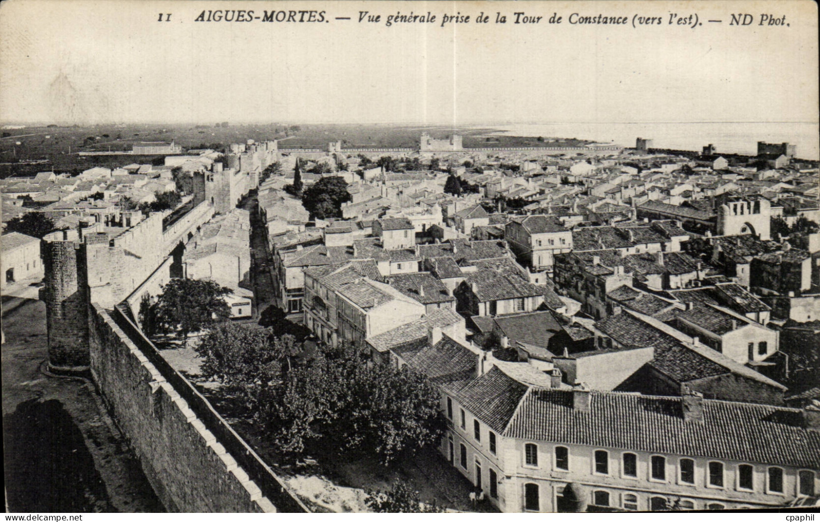 CPA Aigues Mortes Vue generale prise de la Tour de Constance vers I est