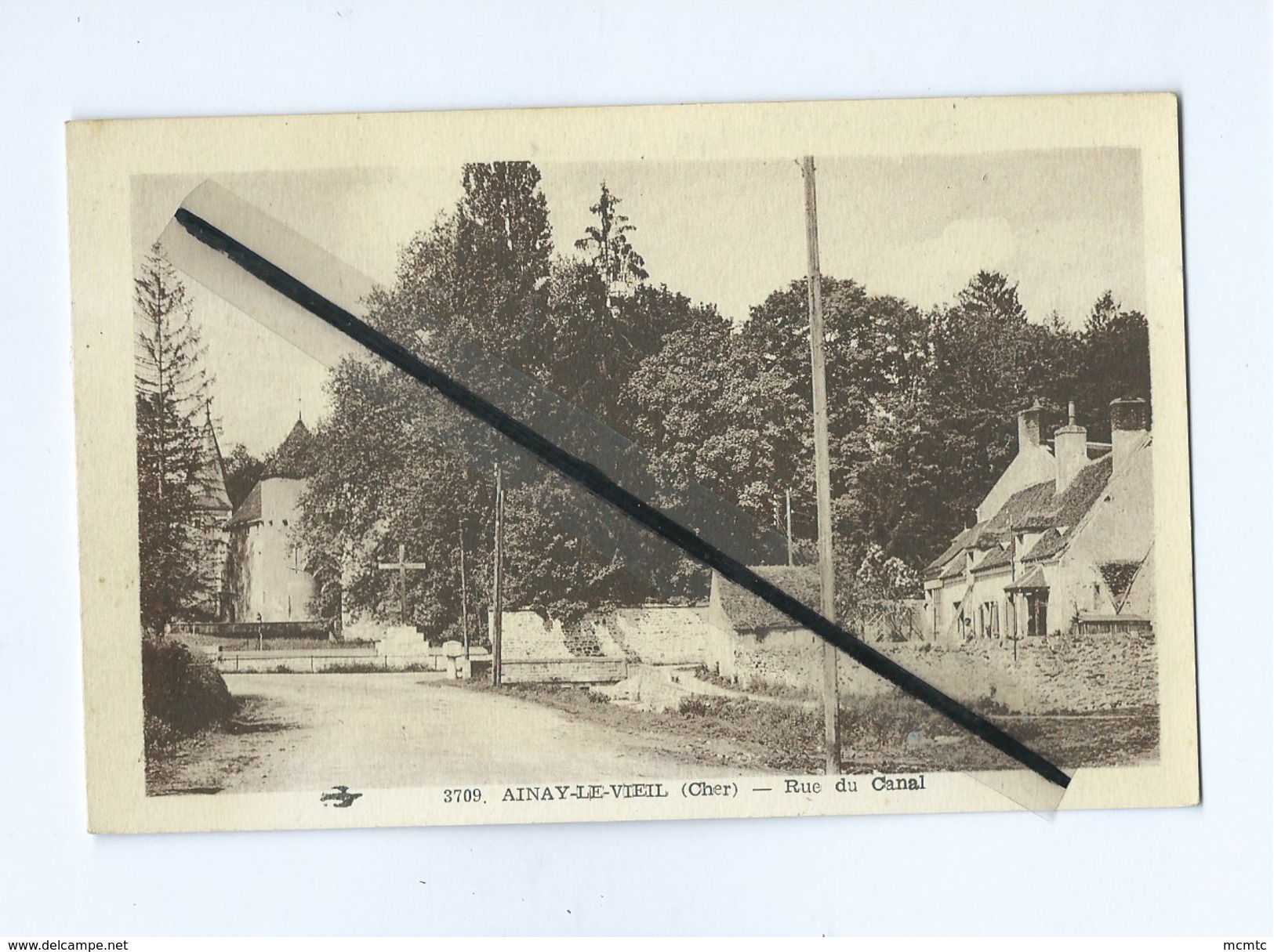 CPA - Ainay le Vieil  (Cher) - Rue du Canal