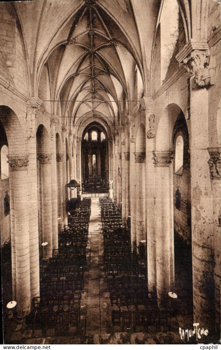 CPA Airvault (Deux Sevres) Eglise Saint Pierre Autrefeis dependance d une abbaye fondee en