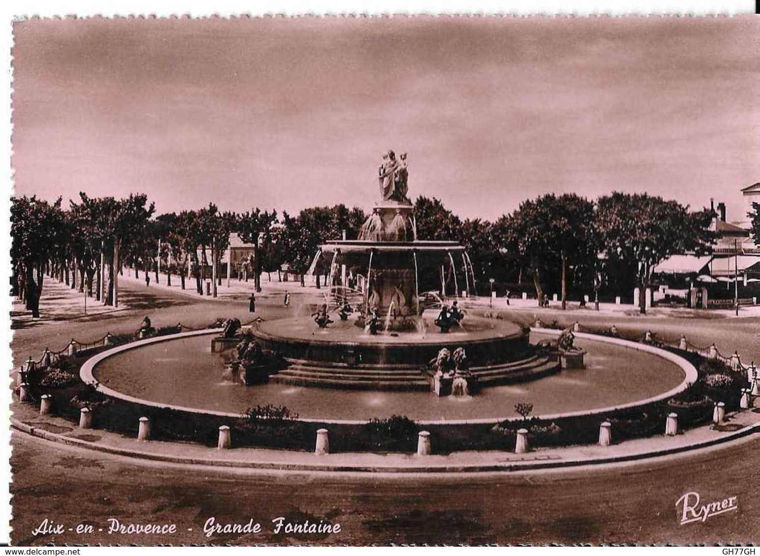 CPA AIX-EN-PROVENCE -fontaine rotonde