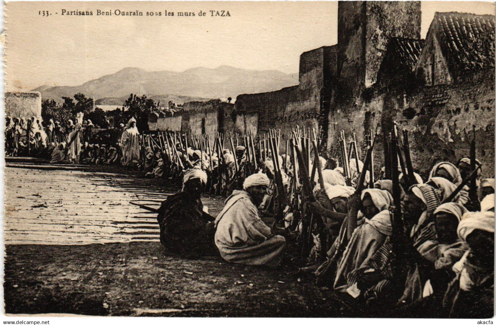 CPA AK TAZA Partisans Beni-Ouarain sous les Murs de Taza MOROCCO (1416574)