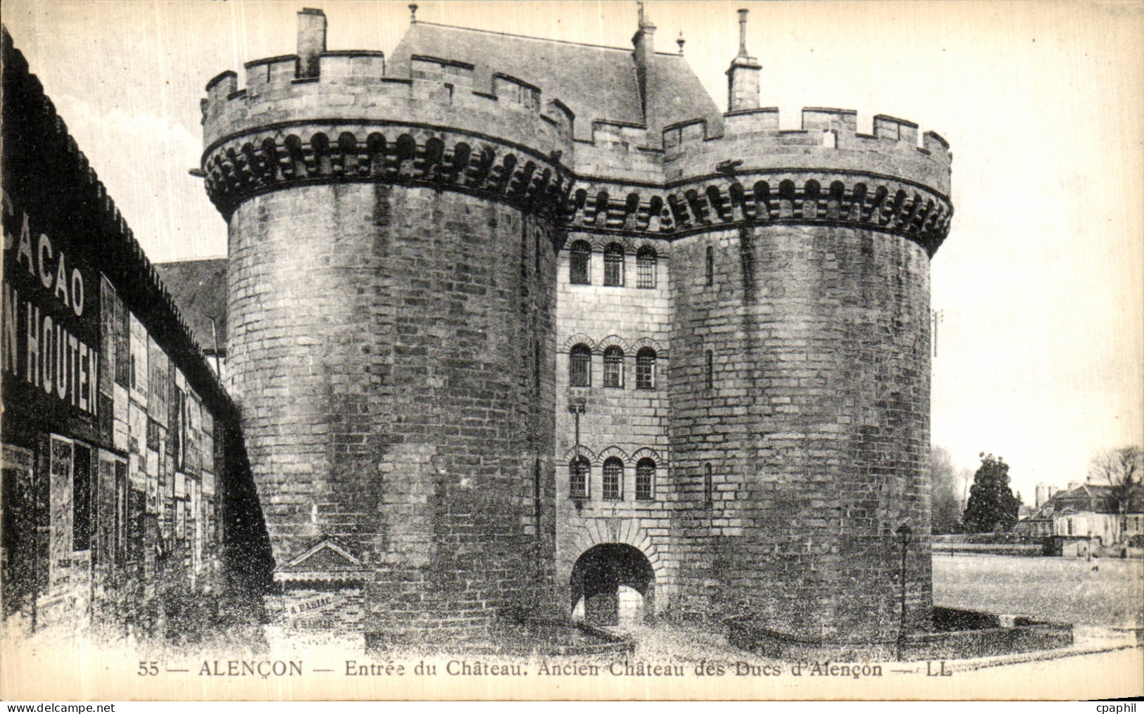 CPA Alencon Entree du Chateau Ancien chateau des ducs d Alencon