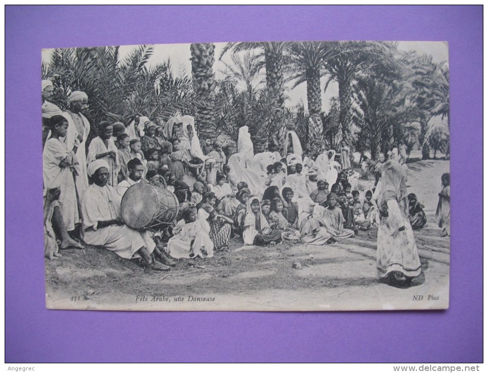 CPA   Algérie  "   Fête  Arabe, une Danseuse   "
