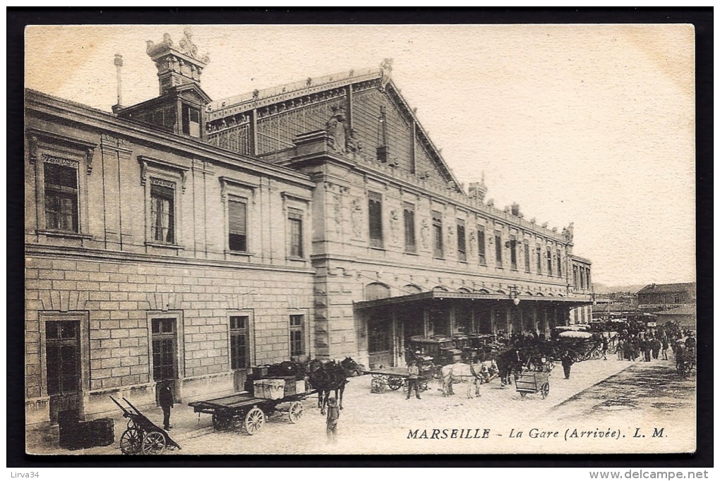 CPA ANCIENNE- FRANCE- MARSEILLE (13)- LA GARE ARRIVÉE- TRES BELLE ANIMATION GROS PLAN- ATTELAGES