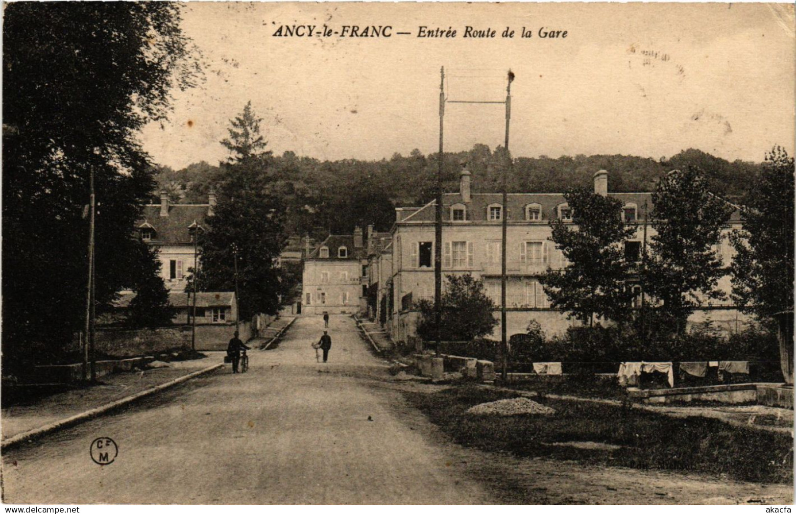CPA ANCY-le-FRANC - Entrée Route de la Gare (358075)