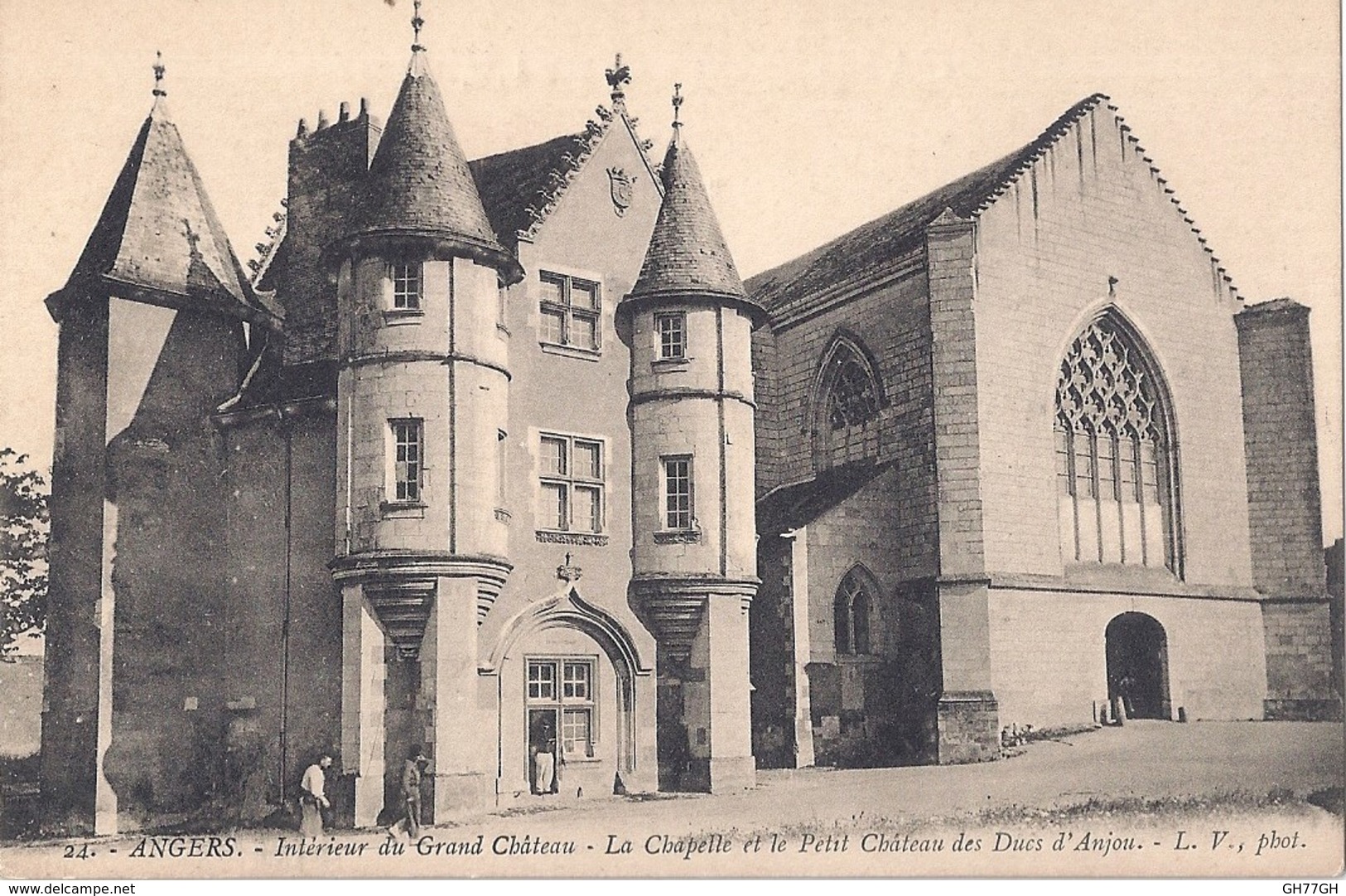 CPA ANGERS -grand château