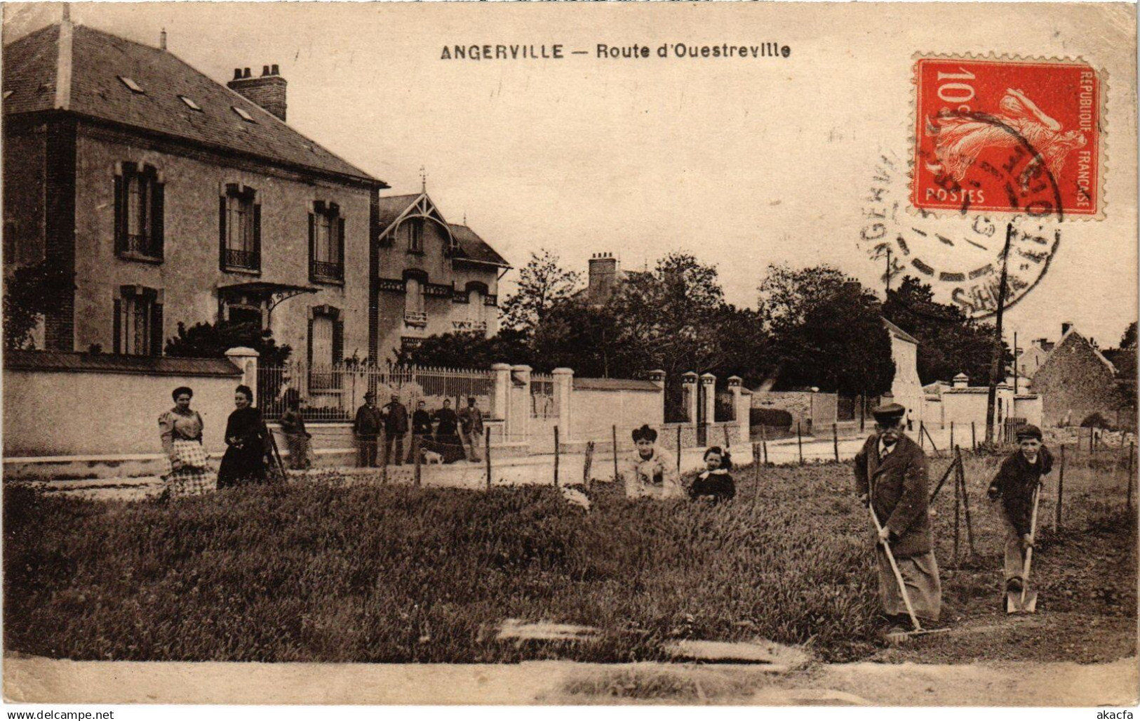 CPA Angerville Route d'Ouestreville FRANCE (1371530)