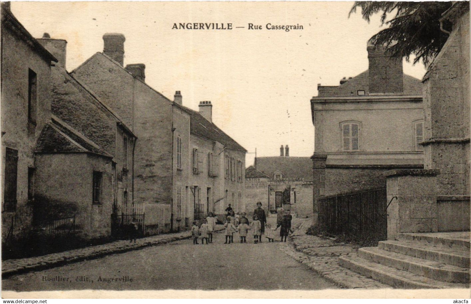 CPA ANGERVILLE - Rue Cassegrain (385087)