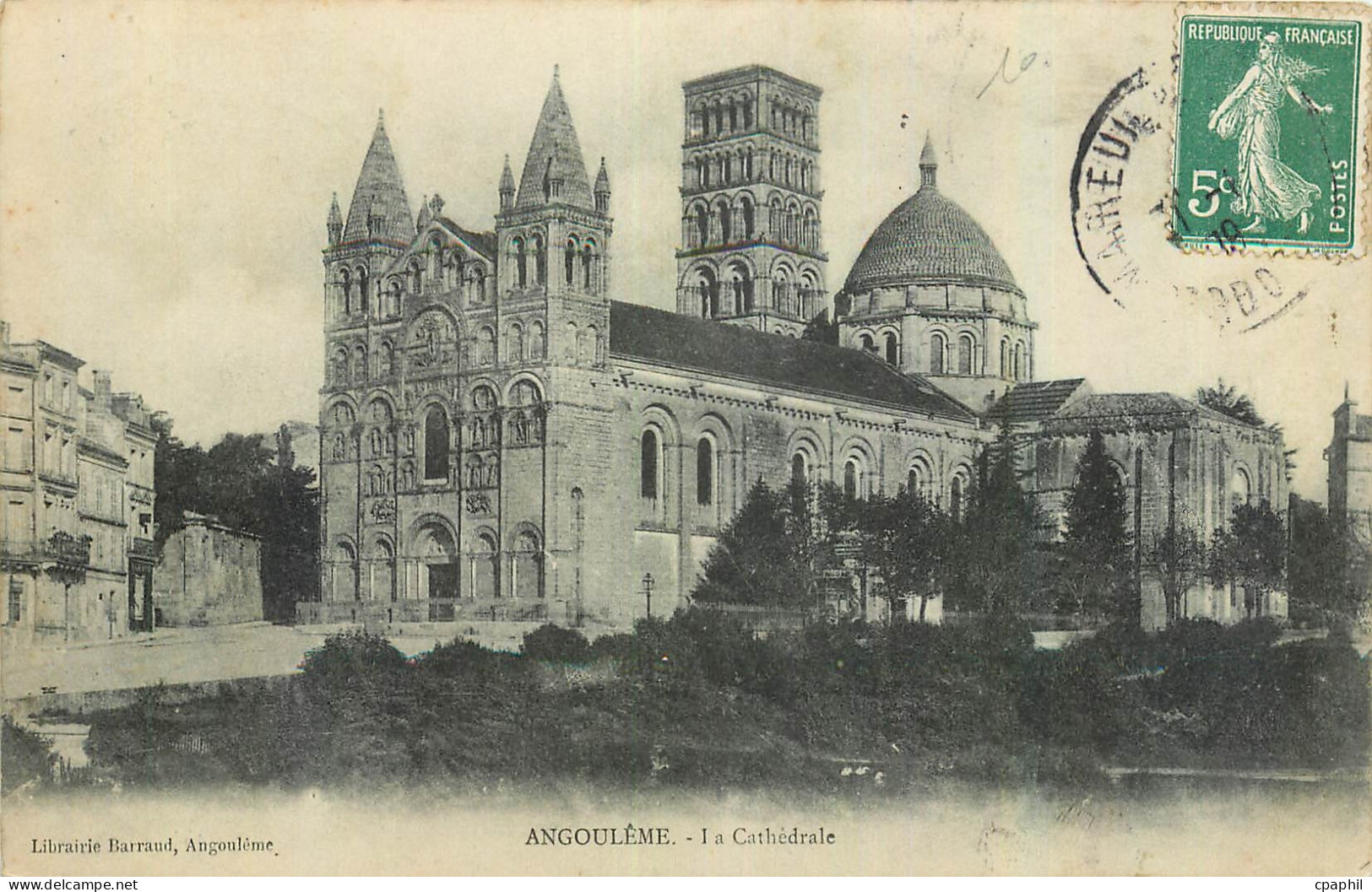 CPA Angouleme La Cathedrale