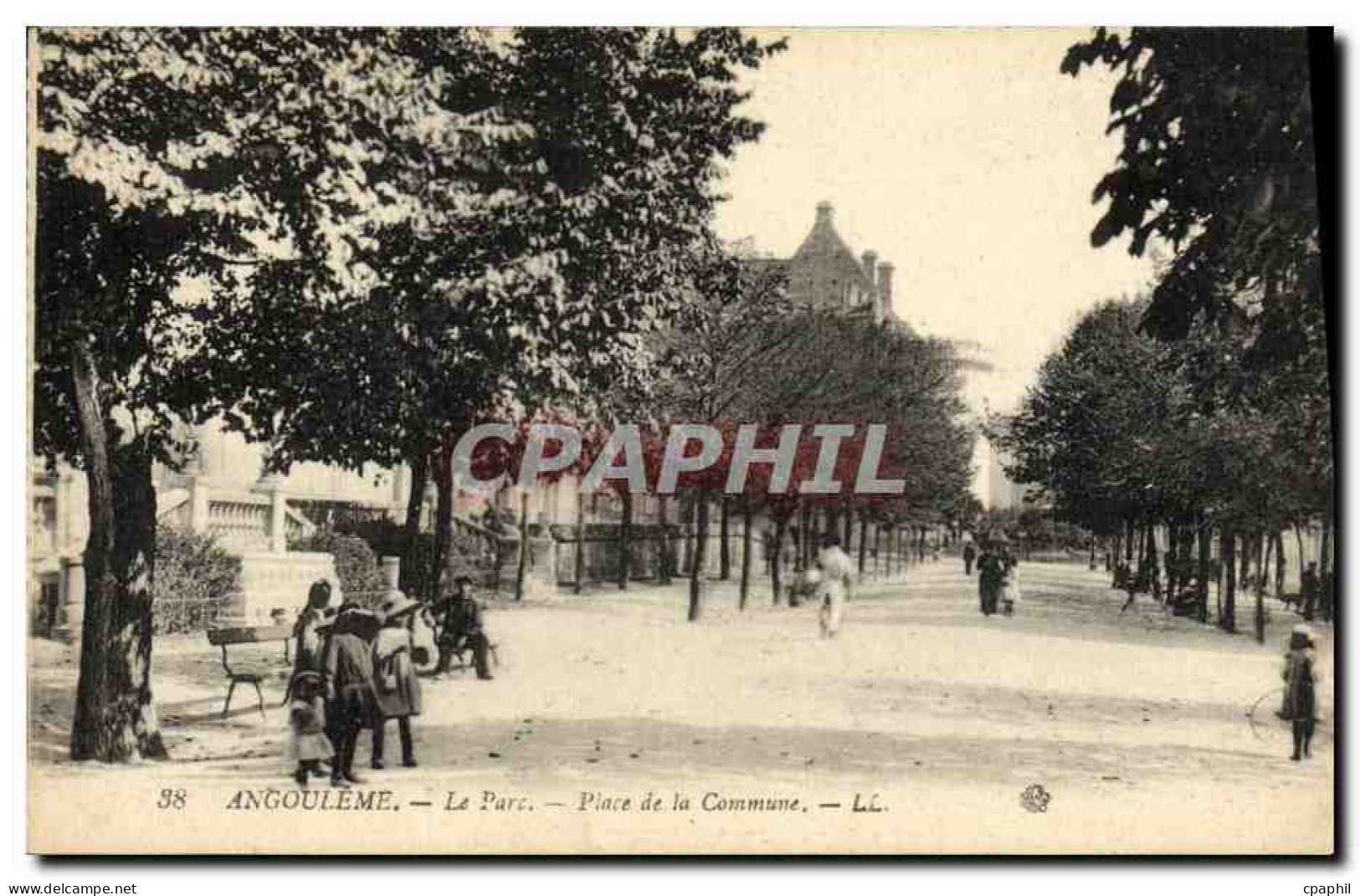 CPA Angouleme Le Parc de la Commune
