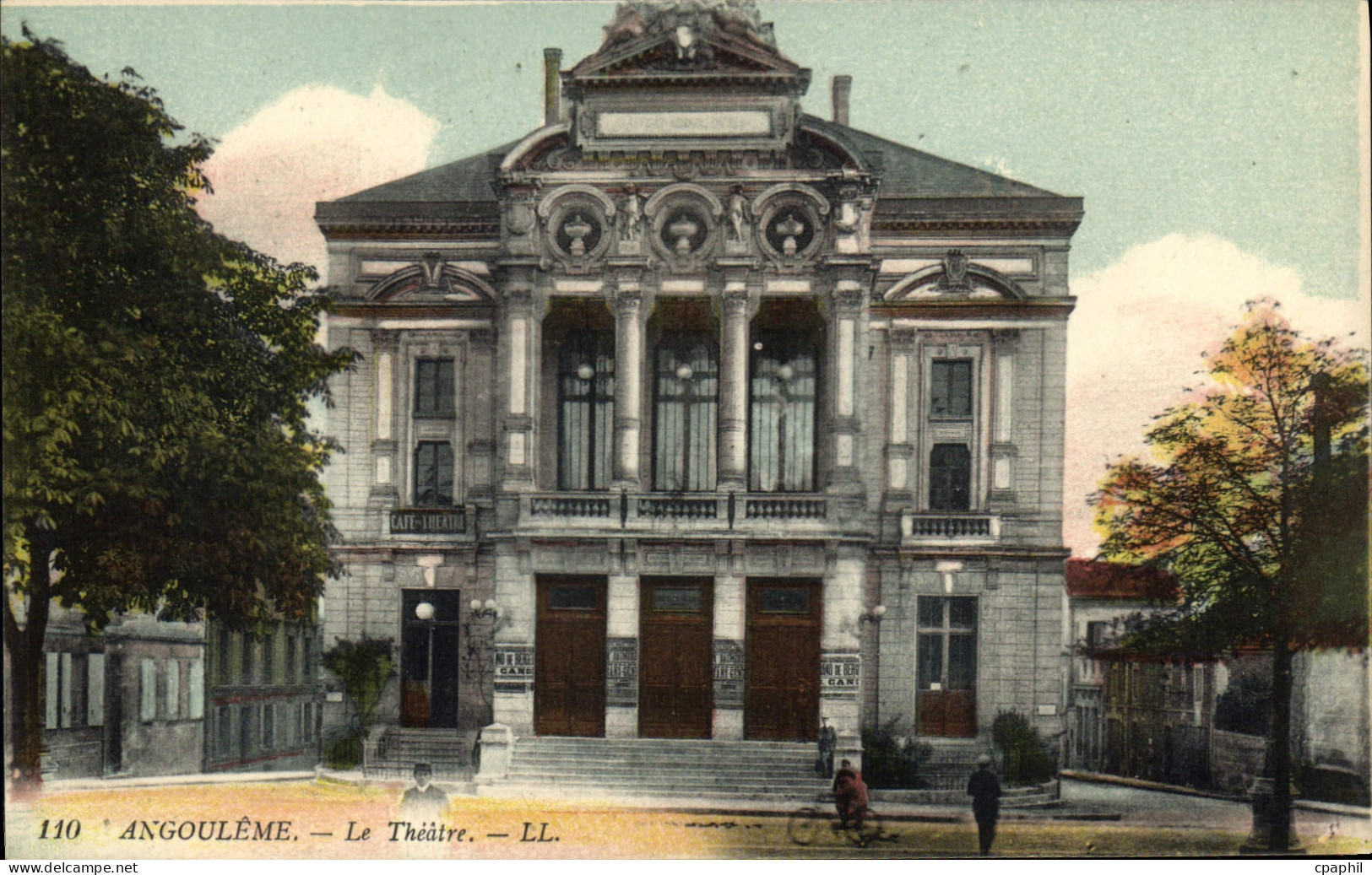 CPA Angouleme Le Theatre