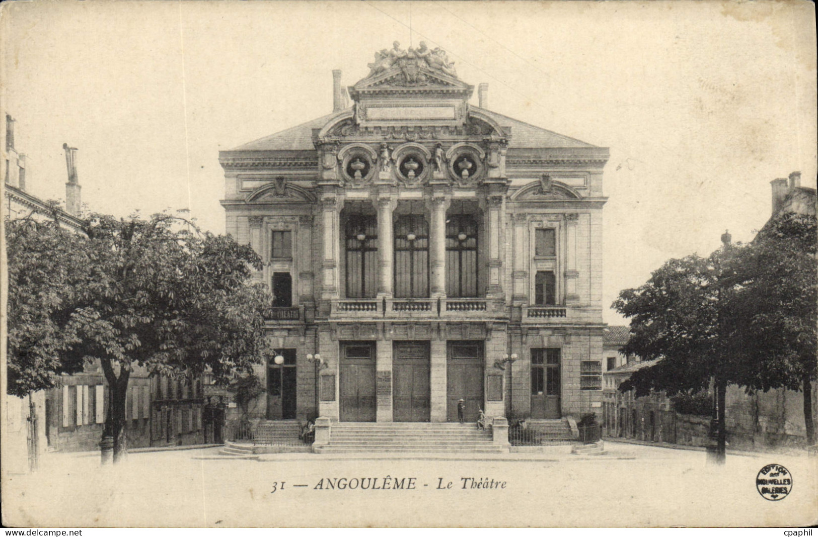 CPA Angouleme Le Theatre