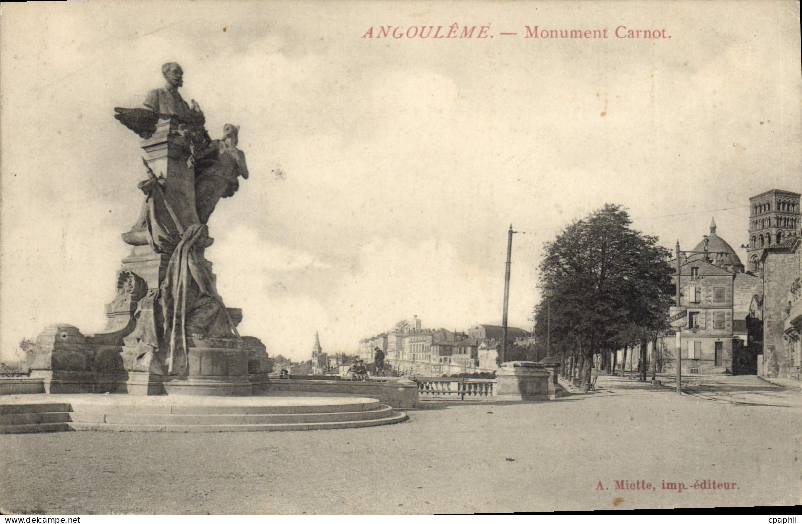CPA Angouleme Monument Carnot