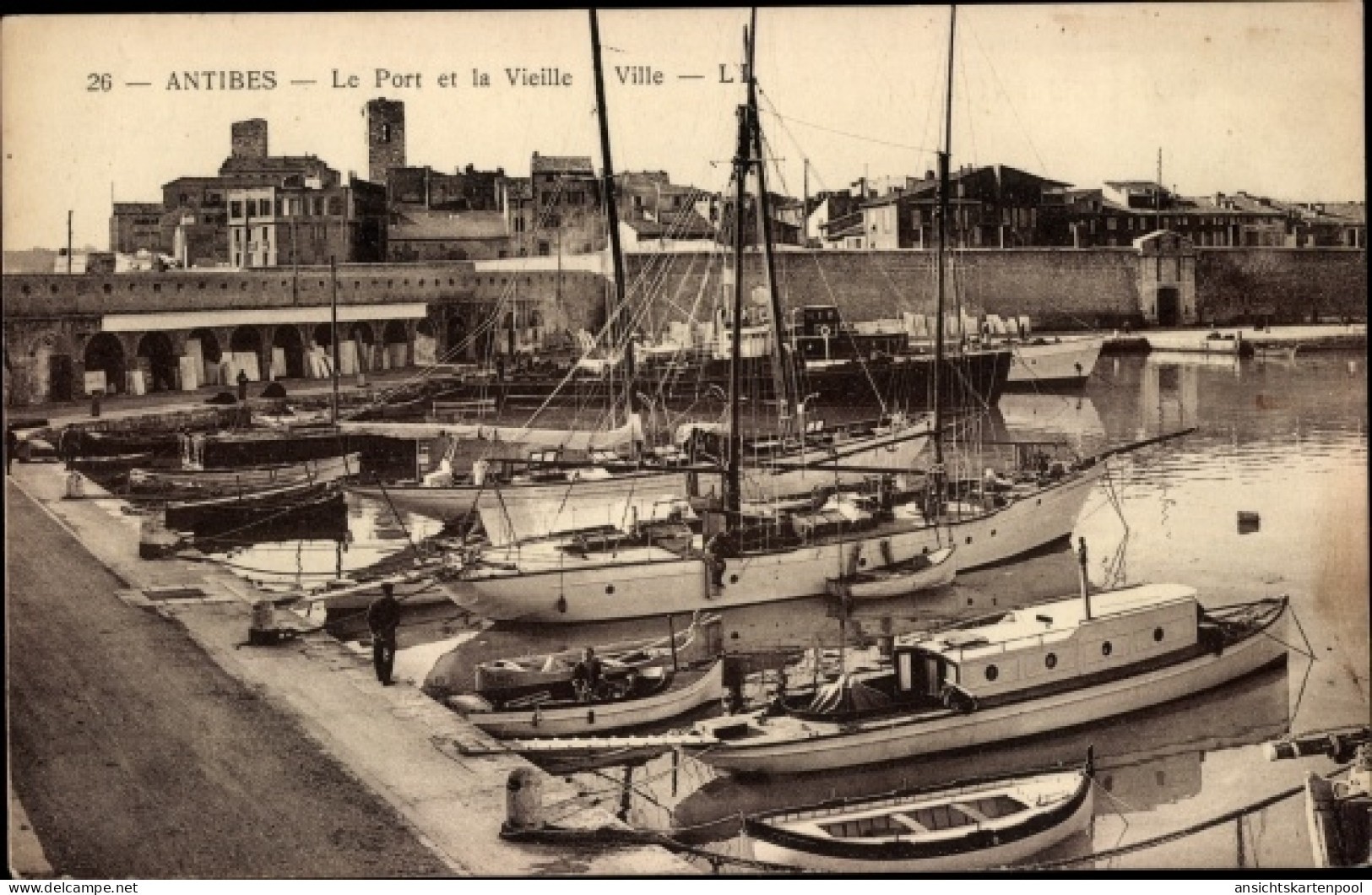 CPA Antibes Alpes Maritimes, Hafen und Altstadt