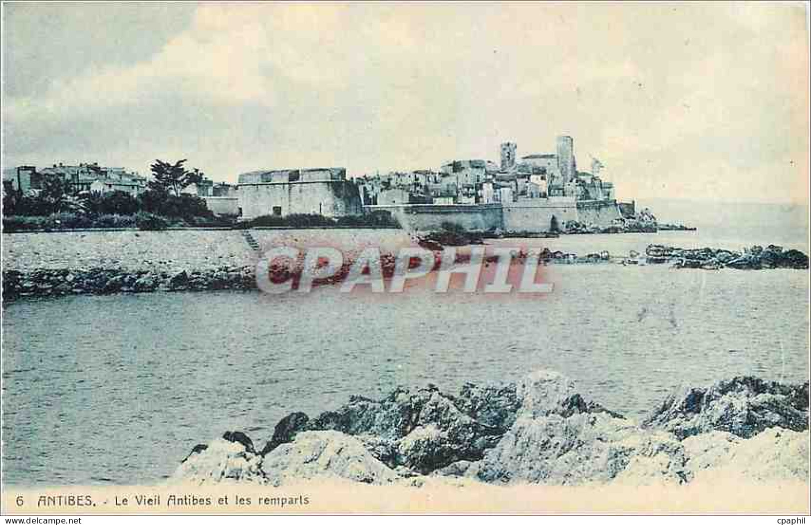 CPA Antibes La Vieil Antibes et les remparts
