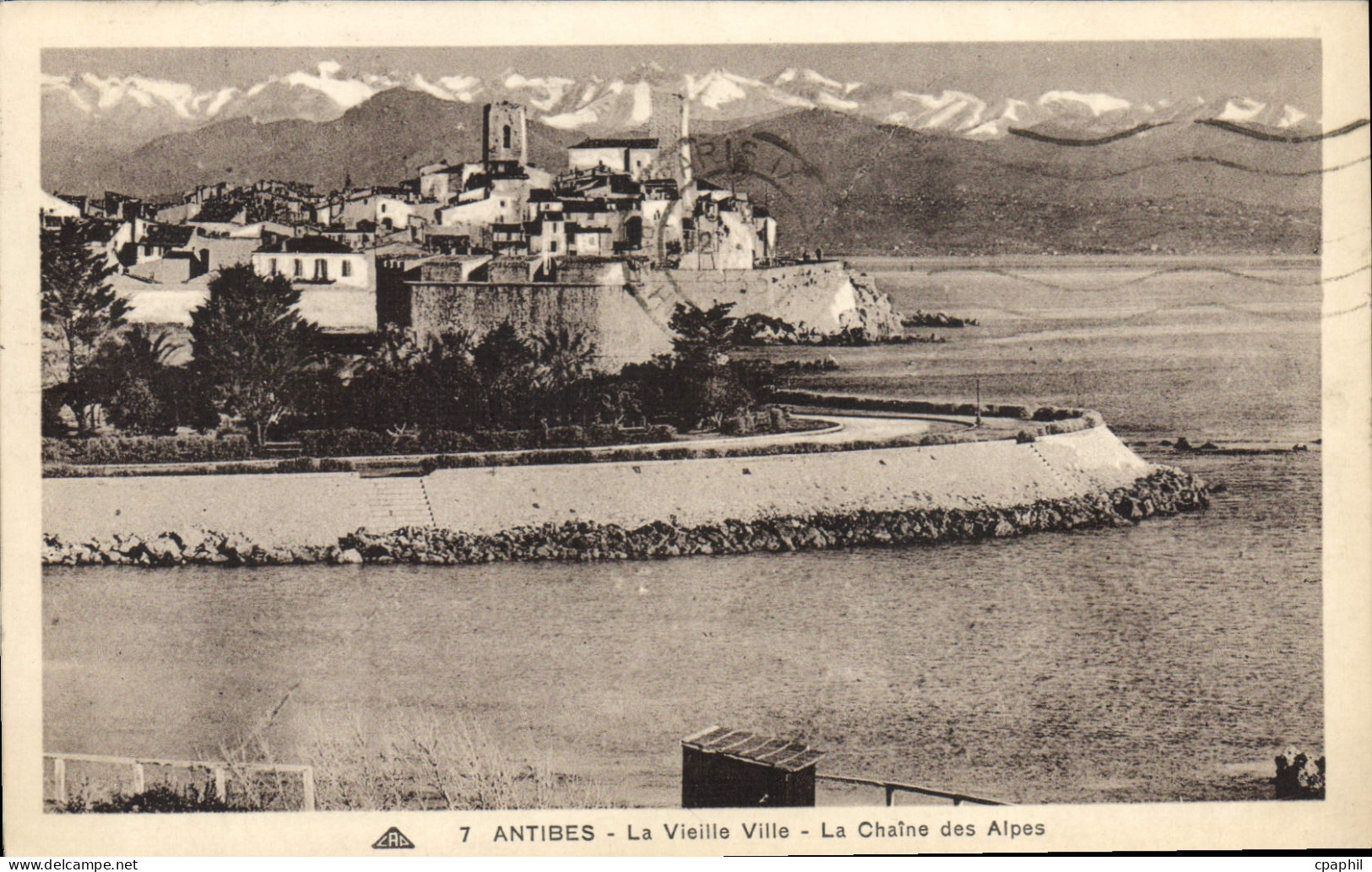 CPA Antibes La Vieille Ville La Chaine Des Alpes